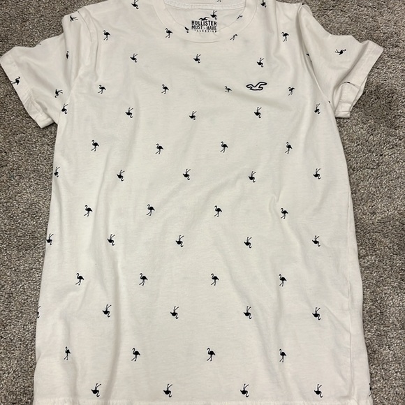 Bundle of 4 Hollister t shirts - Picture 3 of 9